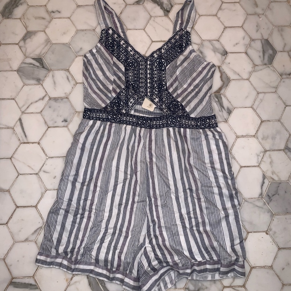 Blue & White Striped Romper W/ Front Keyhole 🔑💙